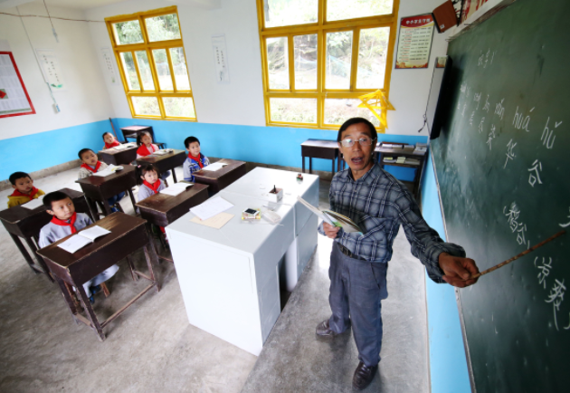 向好而变校园教育设施健全教育环境美了村庄教师待遇也大大提升 向好而变校园教育设施健全教育环境美了村庄教师待遇也大大提升